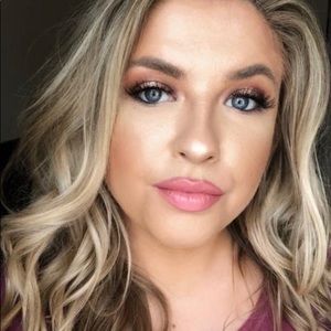 Meet your Posher, Elise